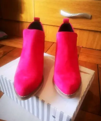 Botines de gamuza rosa con tacón medio - miniatura 2