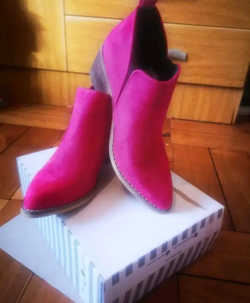 Botines de gamuza rosa con tacón medio - 4
