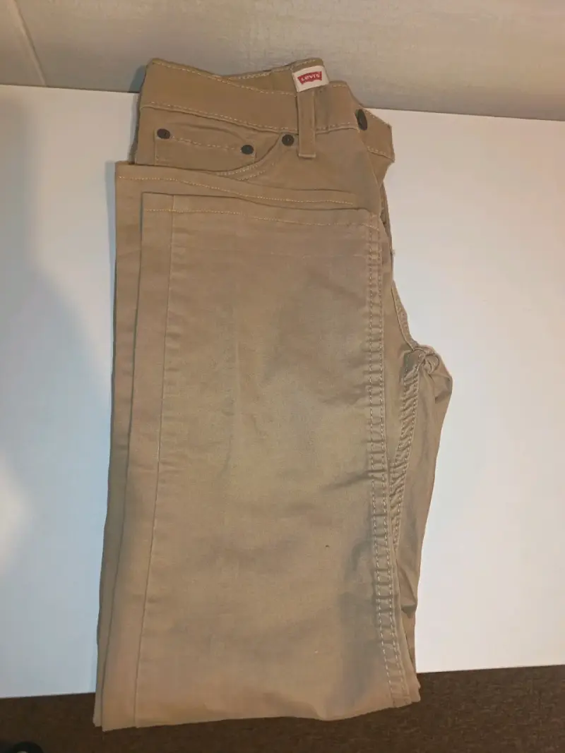 Pantalones beige Levi's para niño talla 10 - 1