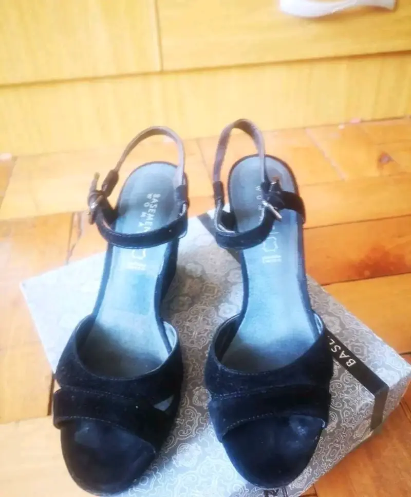 Sandalias negras de tacón con plataforma Basement - 1