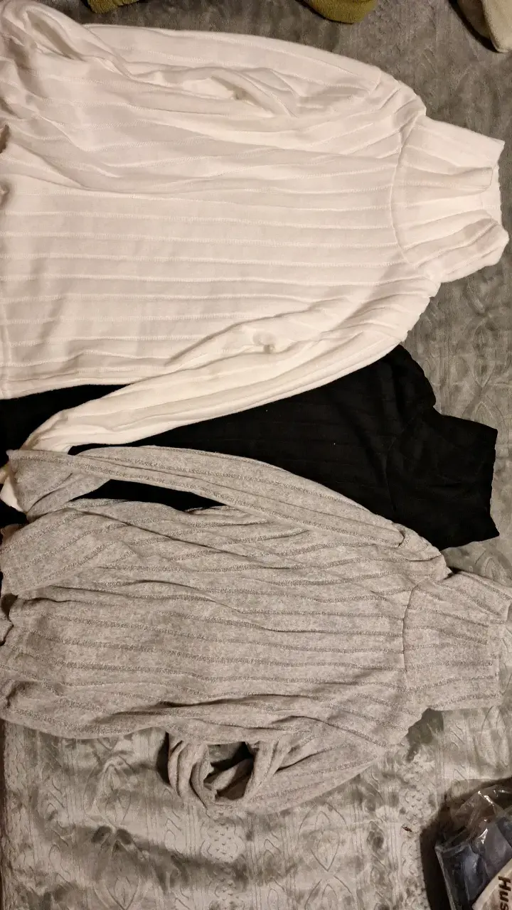 Conjunto de poleras de manga larga en varios colores