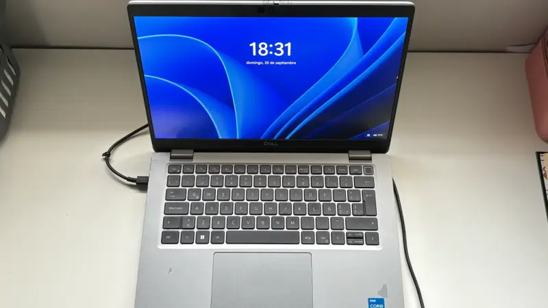 Laptop Dell Latitude 5330 con Intel Core i5 - 5