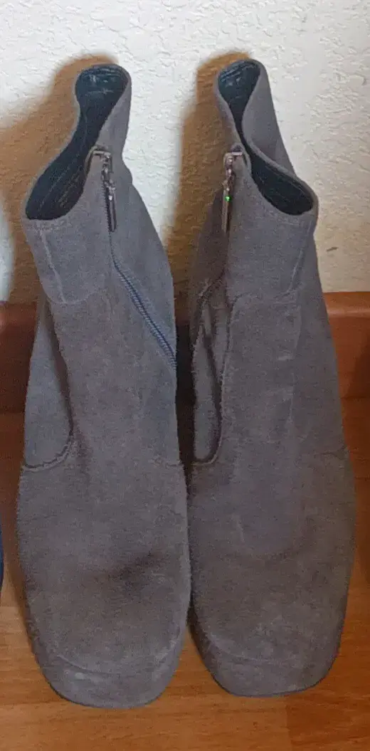 Botines de gamuza gris con tacón alto - 1