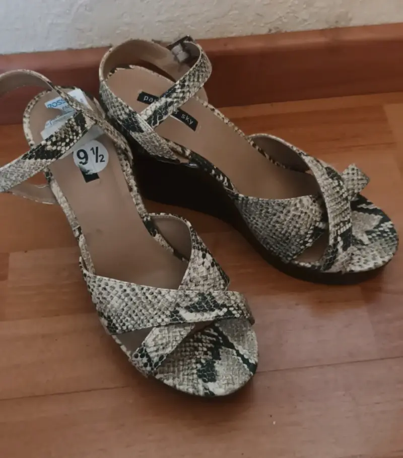Sandalias de tacón alto con estampado de serpiente - 2