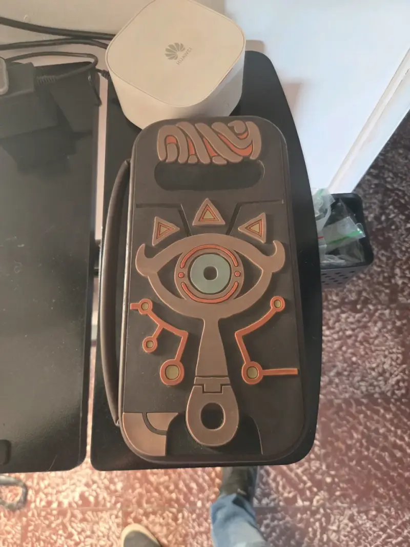 Consola Nintendo Switch con Joy-Con y estuche - 4