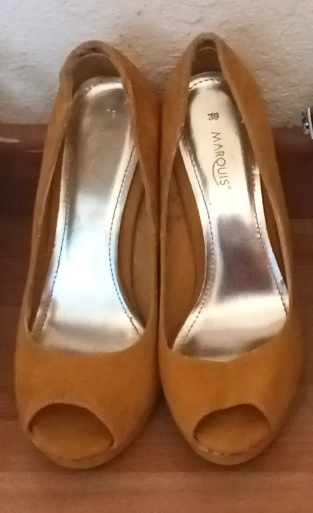 Zapatos de tacón abiertos color mostaza Marquis - 1
