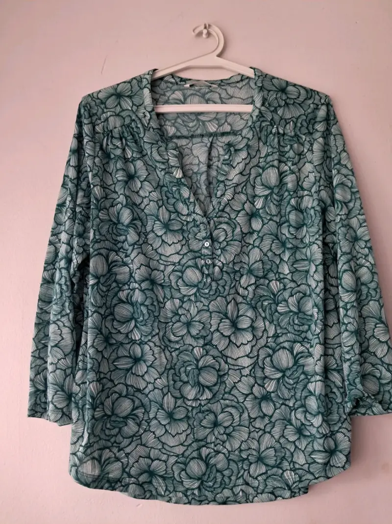 Blusa estampada floral verde para mujer