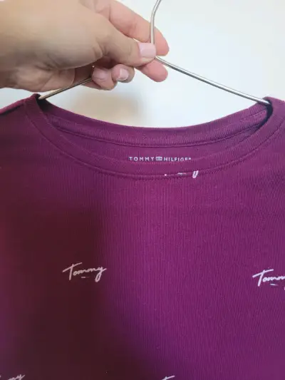 Polera Tommy Hilfiger Original morada para niña - miniatura 2