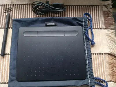Tableta gráfica Wacom con lápiz y accesorios - miniatura 1