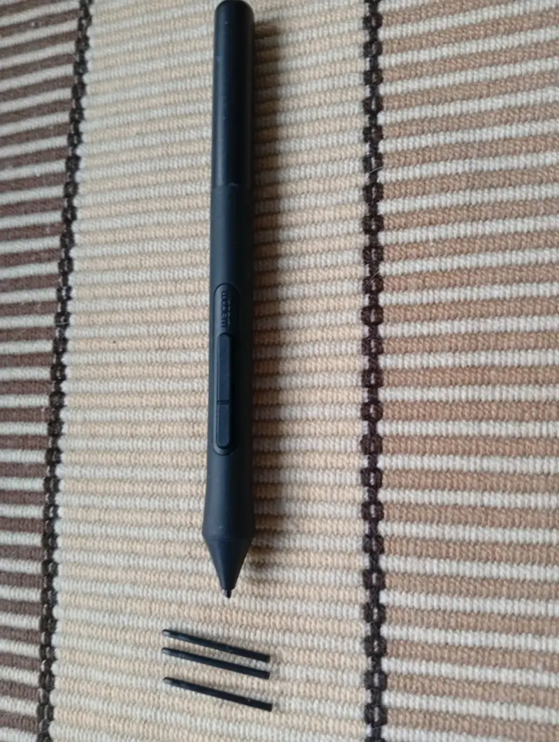 Tableta gráfica Wacom con lápiz y accesorios - 2