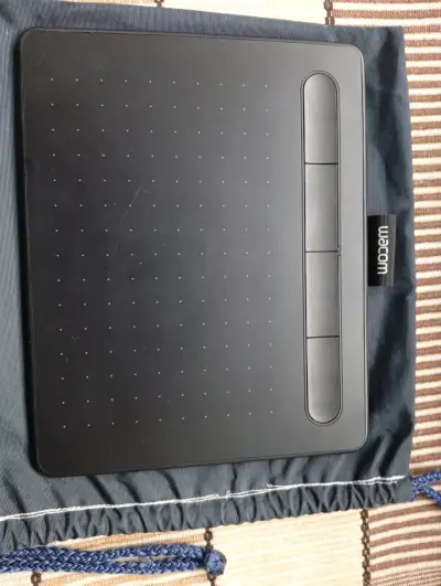 Tableta gráfica Wacom con lápiz y accesorios - miniatura 3