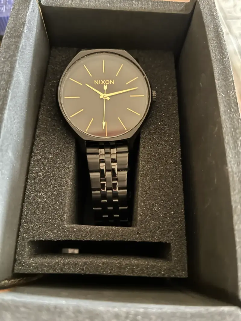Reloj Nixon minimalista negro con caja original - 1