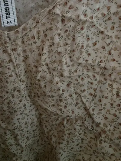 Blusa de tirantes con estampado floral beige - miniatura 2