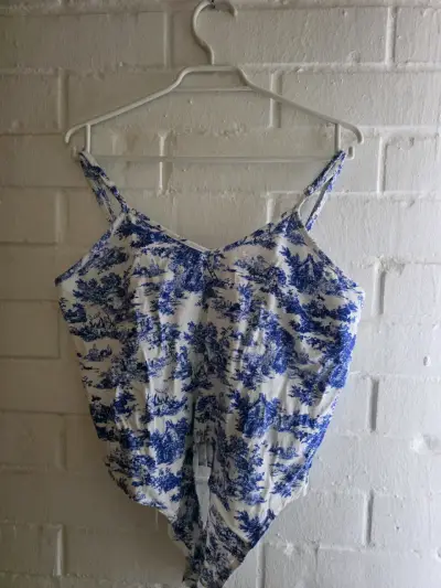 Blusa de mujer estampado azul y blanco - miniatura 1