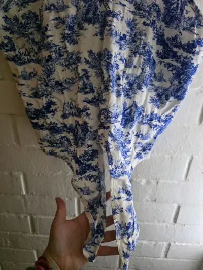 Blusa de mujer estampado azul y blanco - miniatura 2