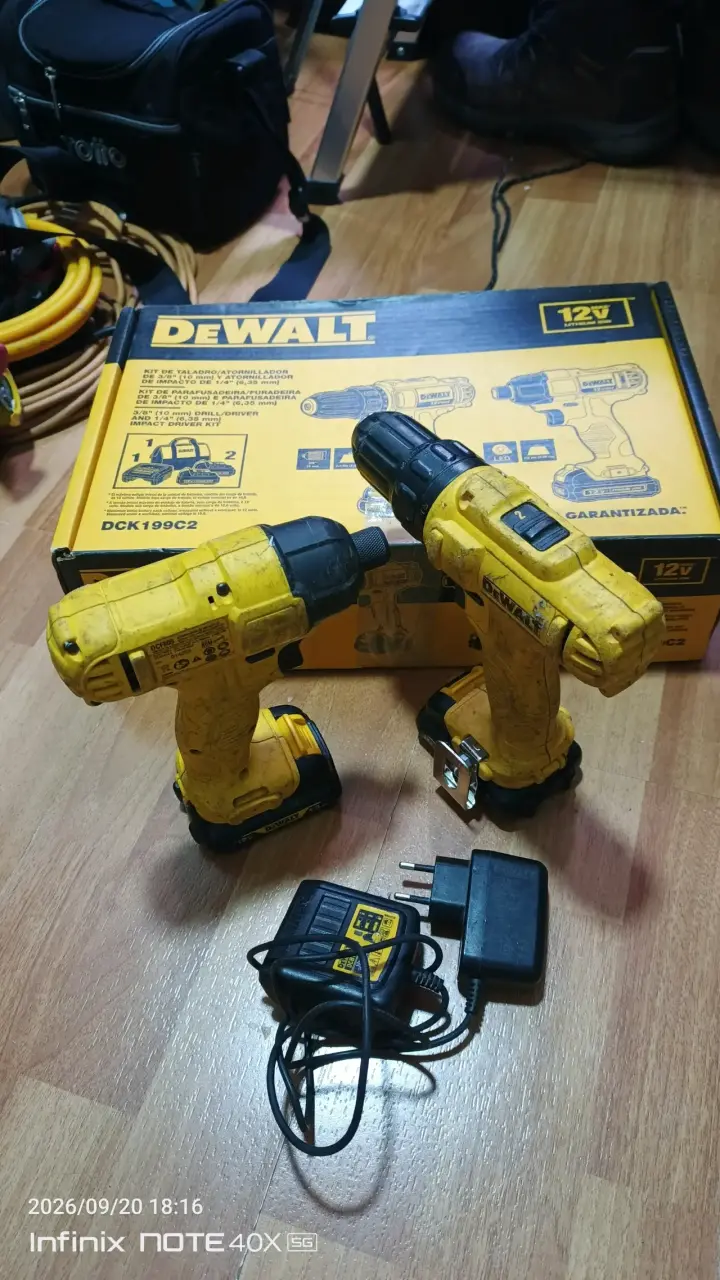 Kit de Taladro Inalámbrico DeWalt 12V con Cargador - 2