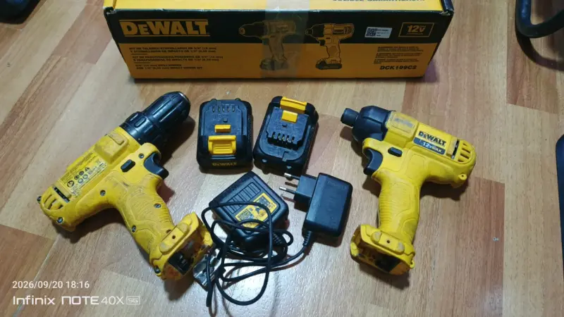 Kit de Taladro Inalámbrico DeWalt 12V con Cargador - 3
