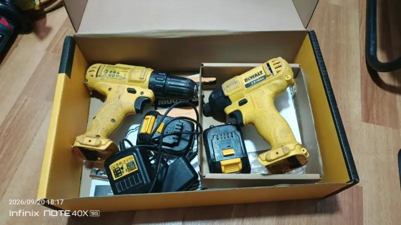 Kit de Taladro Inalámbrico DeWalt 12V con Cargador - 6