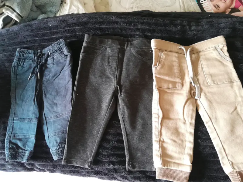 Lote de pantalones para niños en varios colores - 1