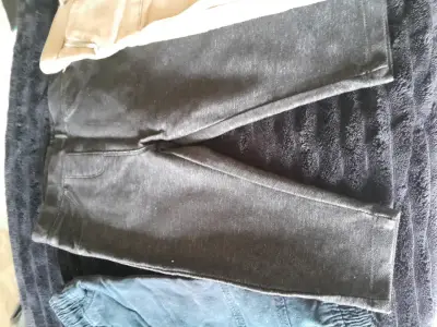 Lote de pantalones para niños en varios colores - miniatura 3