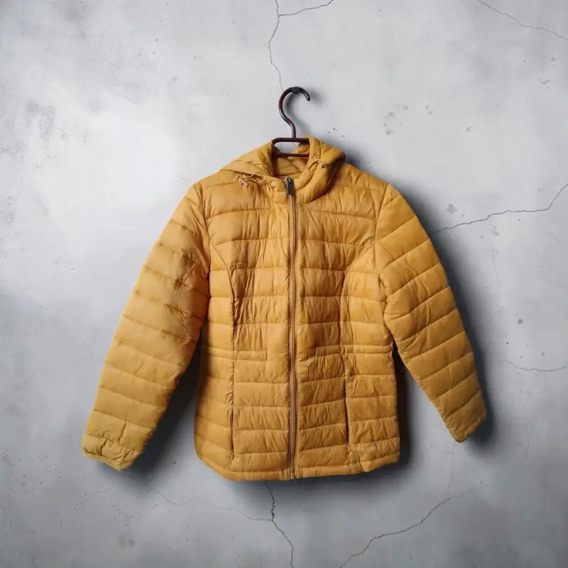 Chaqueta acolchada amarilla para invierno