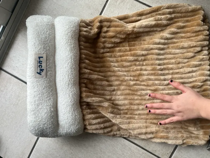 Cama/saco para mascotas Lucky beige y blanca - 3