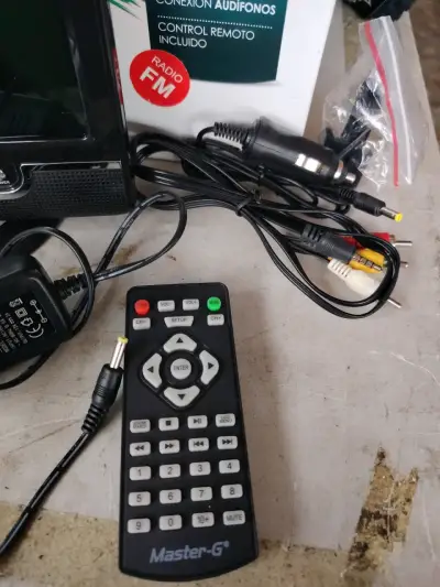 TV LCD 7'' Master-G con USB/SD y control remoto - miniatura 3