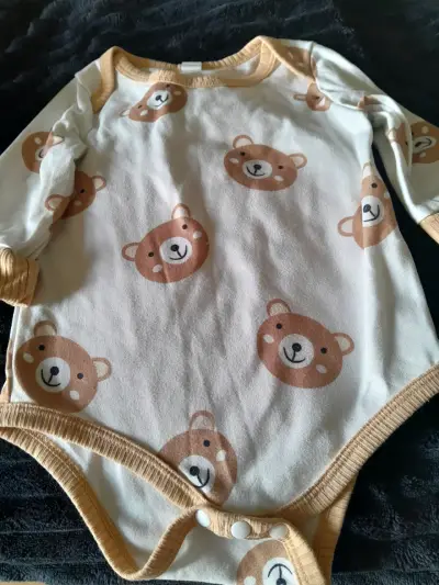 Conjunto de bebé con diseño de ositos - miniatura 2