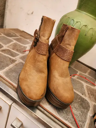 Botines de cuero marrón con tacón alto - miniatura 1
