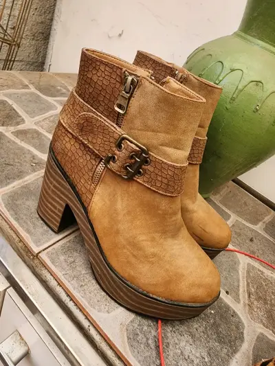 Botines de cuero marrón con tacón alto - miniatura 2