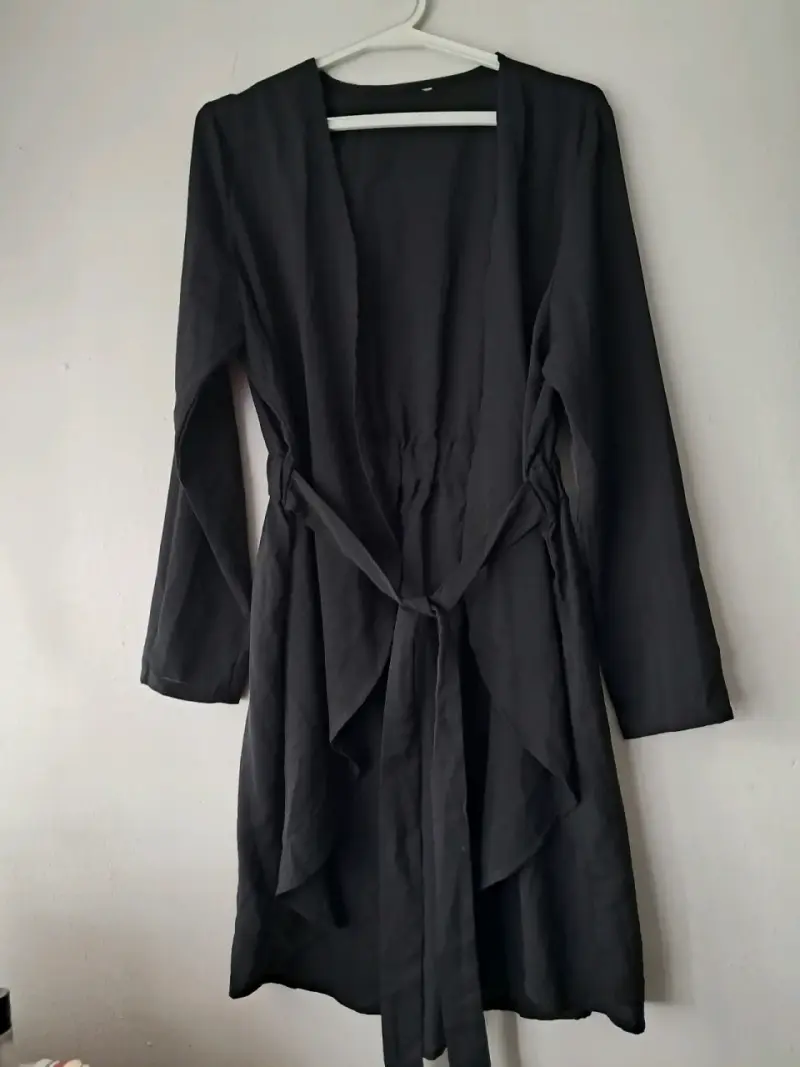 Tapado negro con cinturón para mujer