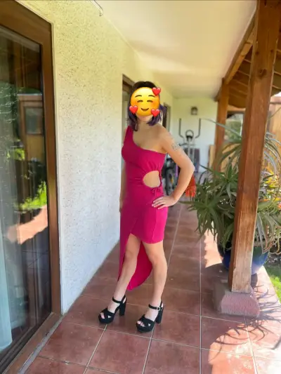 Vestido asimétrico fucsia con corte lateral - miniatura 3