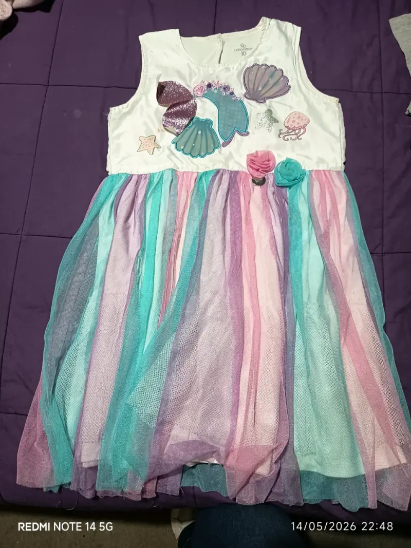 Vestido de niña con diseño de sirena y tul