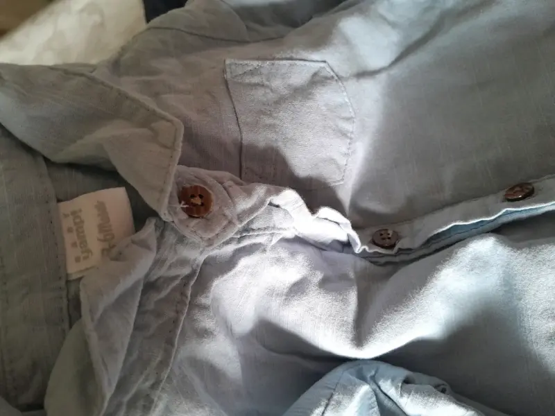 Camisa de bebé gris claro con botones - 2