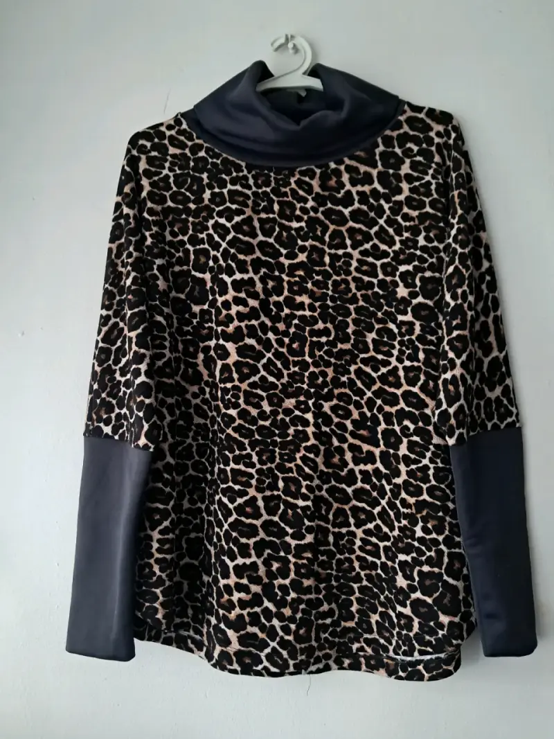 Polerón de Leopardo con Cuello Alto