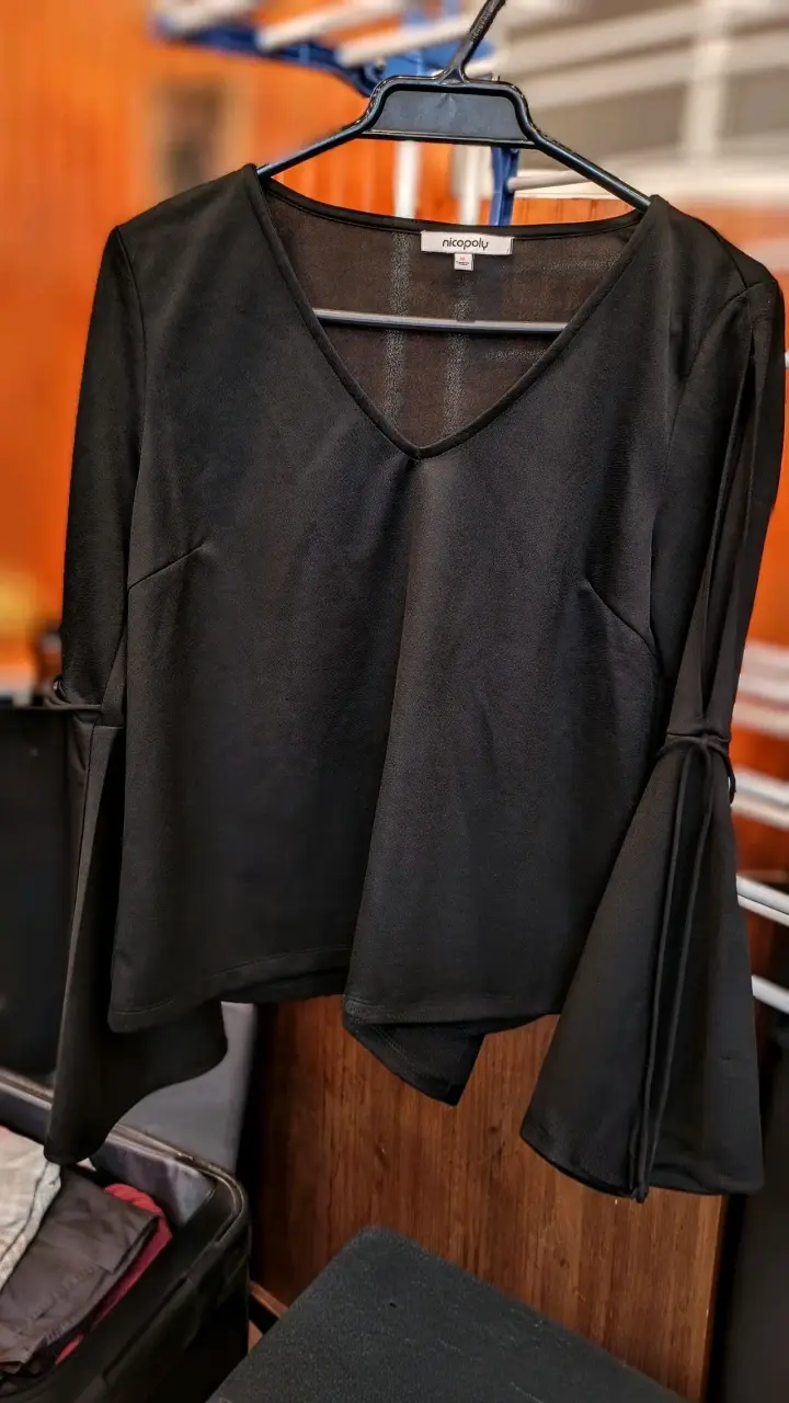 Blusa negra de manga larga Nicopoly - 1