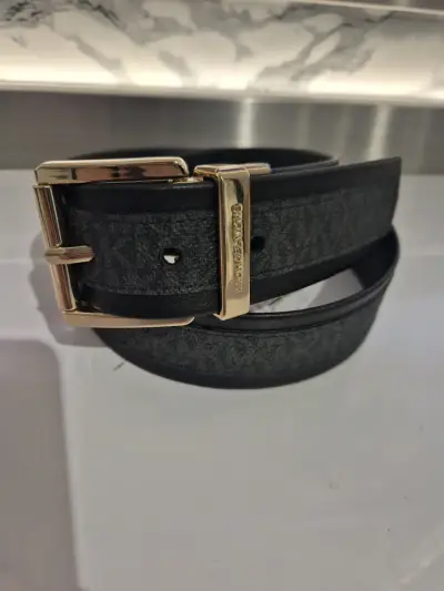 Cinturón Michael Kors de cuero negro y dorado - miniatura 1