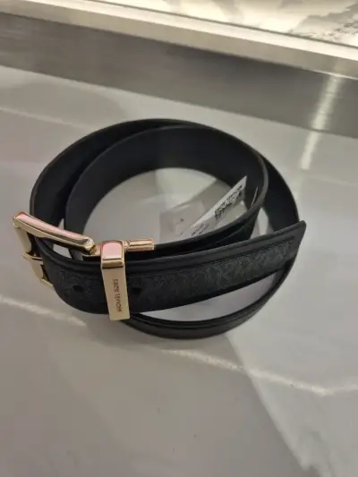 Cinturón Michael Kors de cuero negro y dorado - miniatura 2