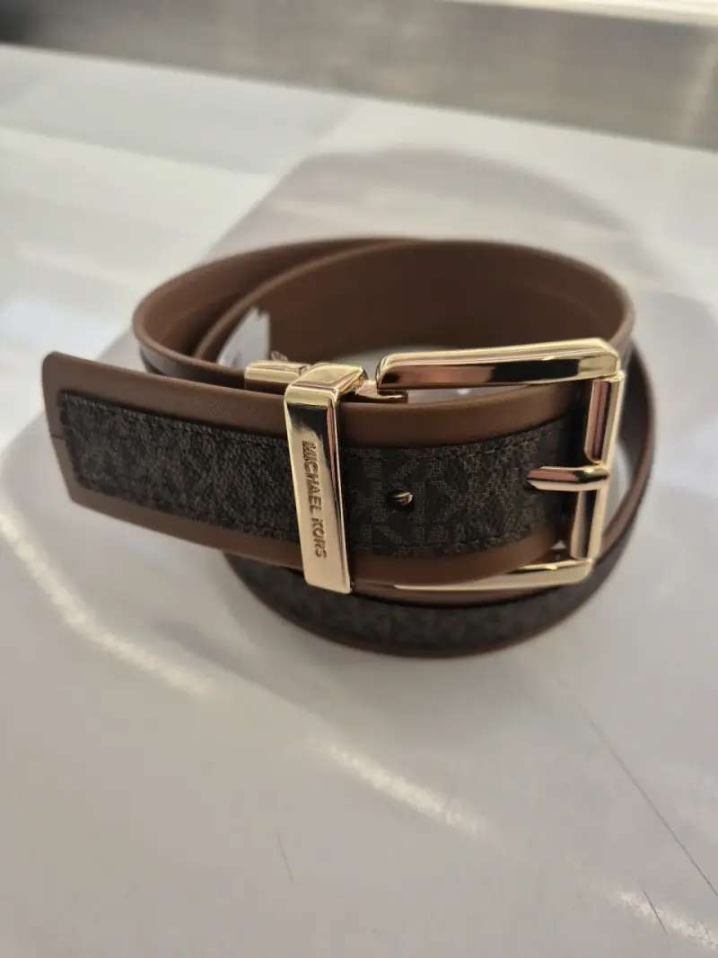Cinturón Michael Kors de cuero negro y dorado - 3