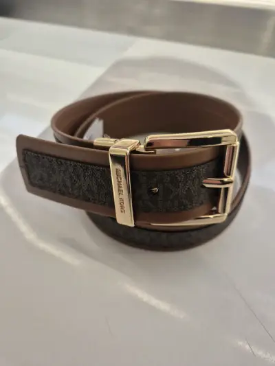 Cinturón Michael Kors de cuero negro y dorado - miniatura 3