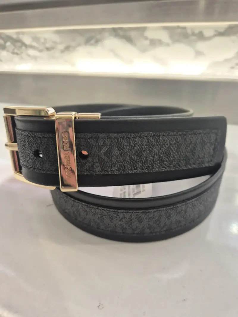 Cinturón Michael Kors de cuero negro y dorado - 5