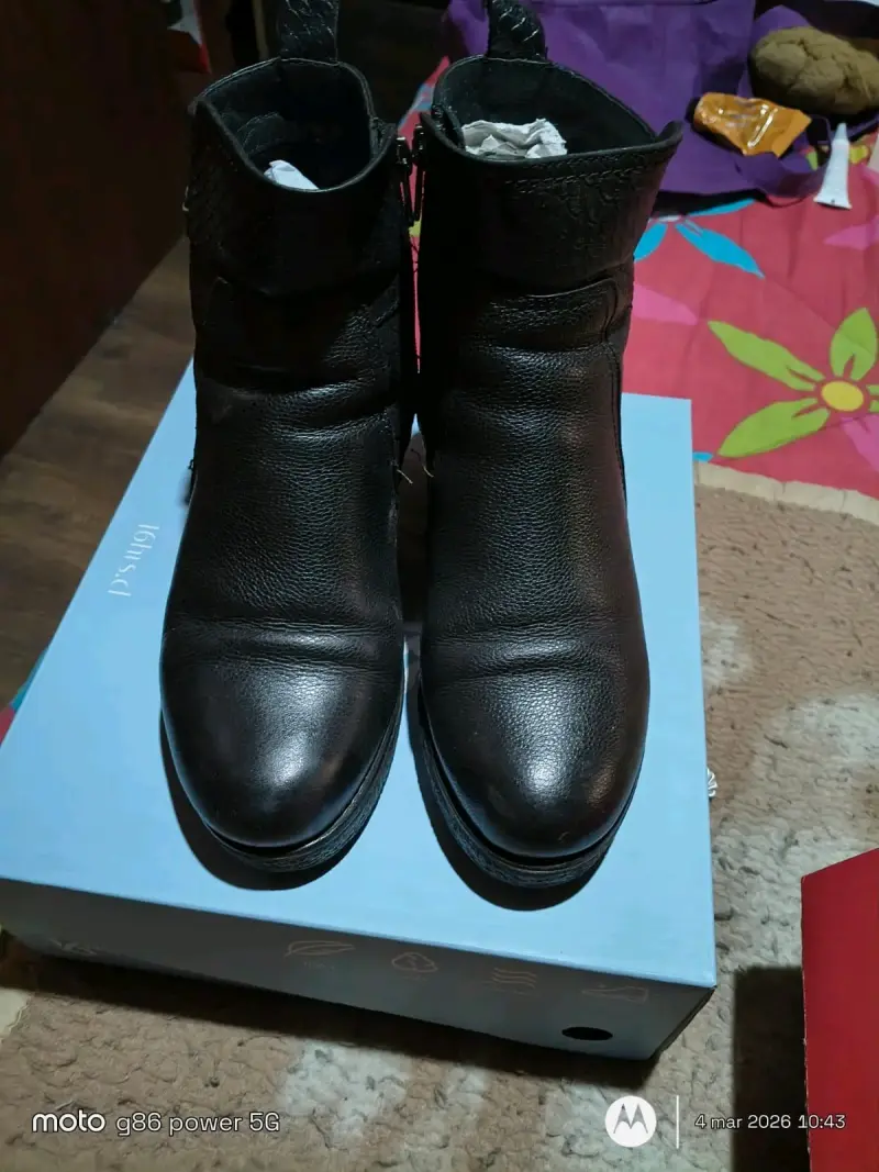 Botines de cuero negro con tacón alto - 1
