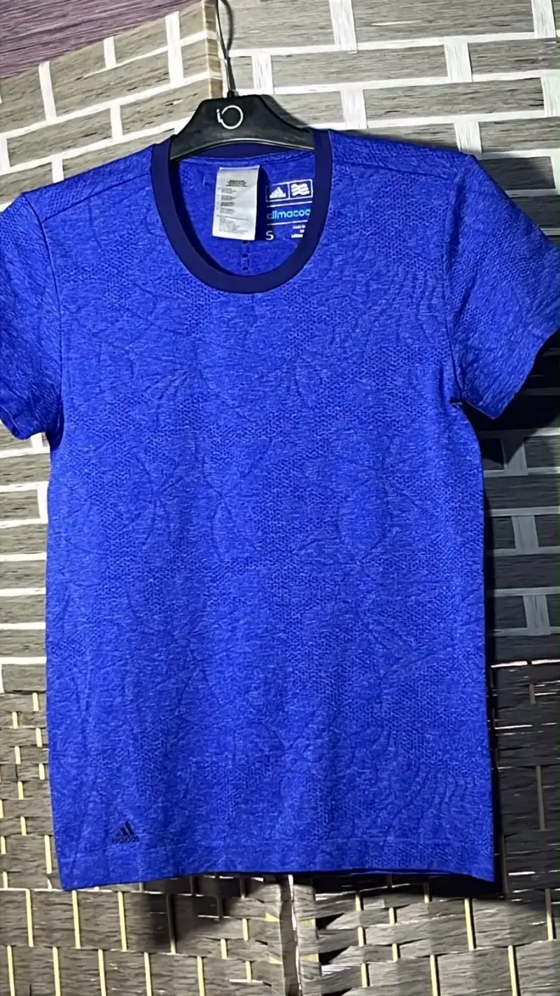 Polera deportiva azul Adidas Climalite