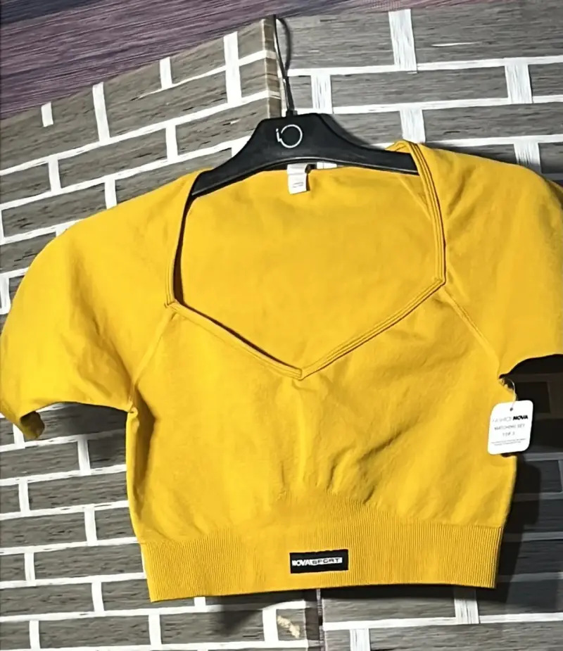 Top corto amarillo Nova Sport para mujer