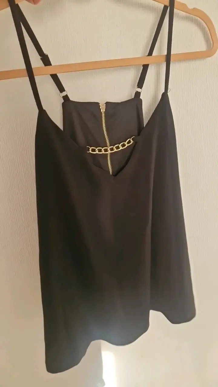 Polera negra con cierre y cadena Mossimo - 1