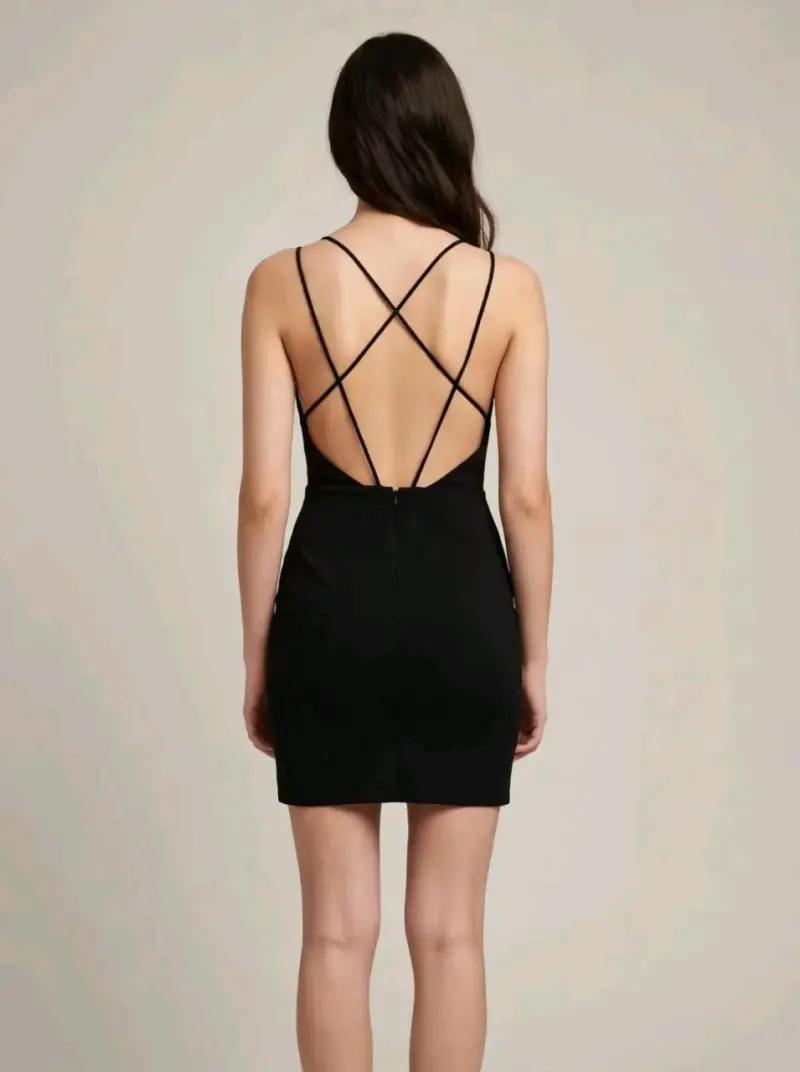 Vestido negro elegante con tirantes delgados - 2