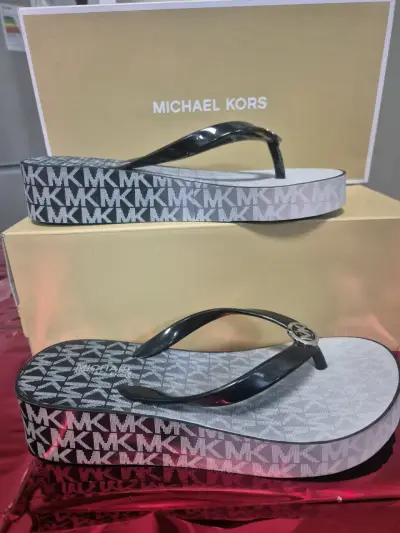 Sandalias Michael Kors negras con plataforma - miniatura 1