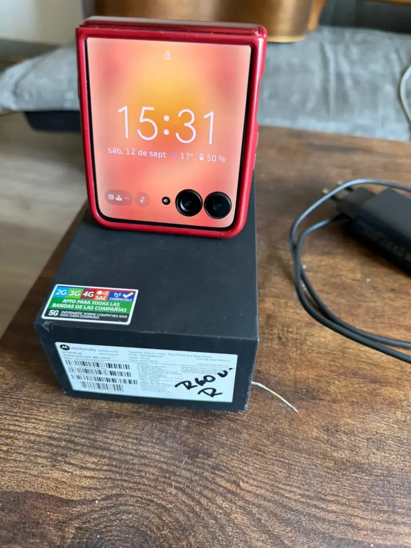 Celular Motorola Razr 60 ultrarojo - 6
