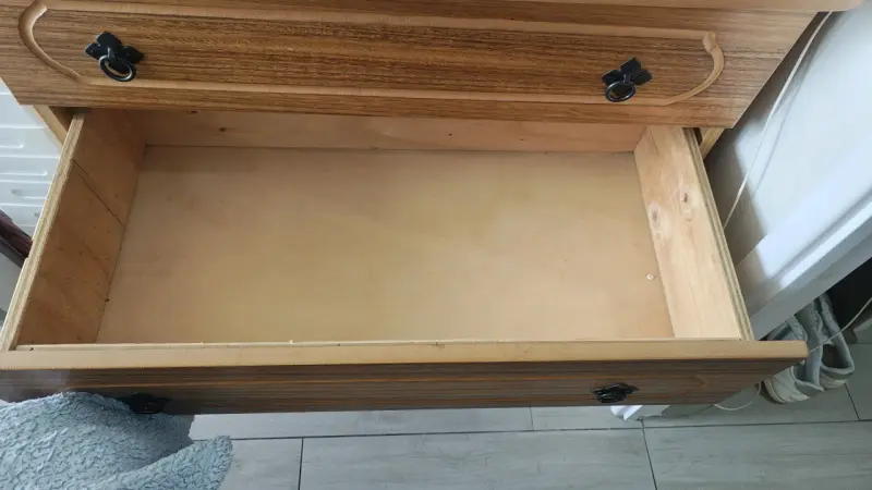 Cómoda de Madera con Cajones Amplios - 2