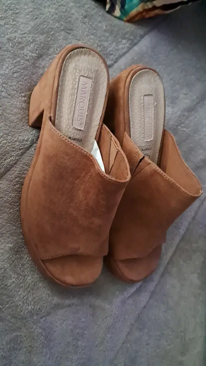 Sandalias de tacón alto color café Marquis